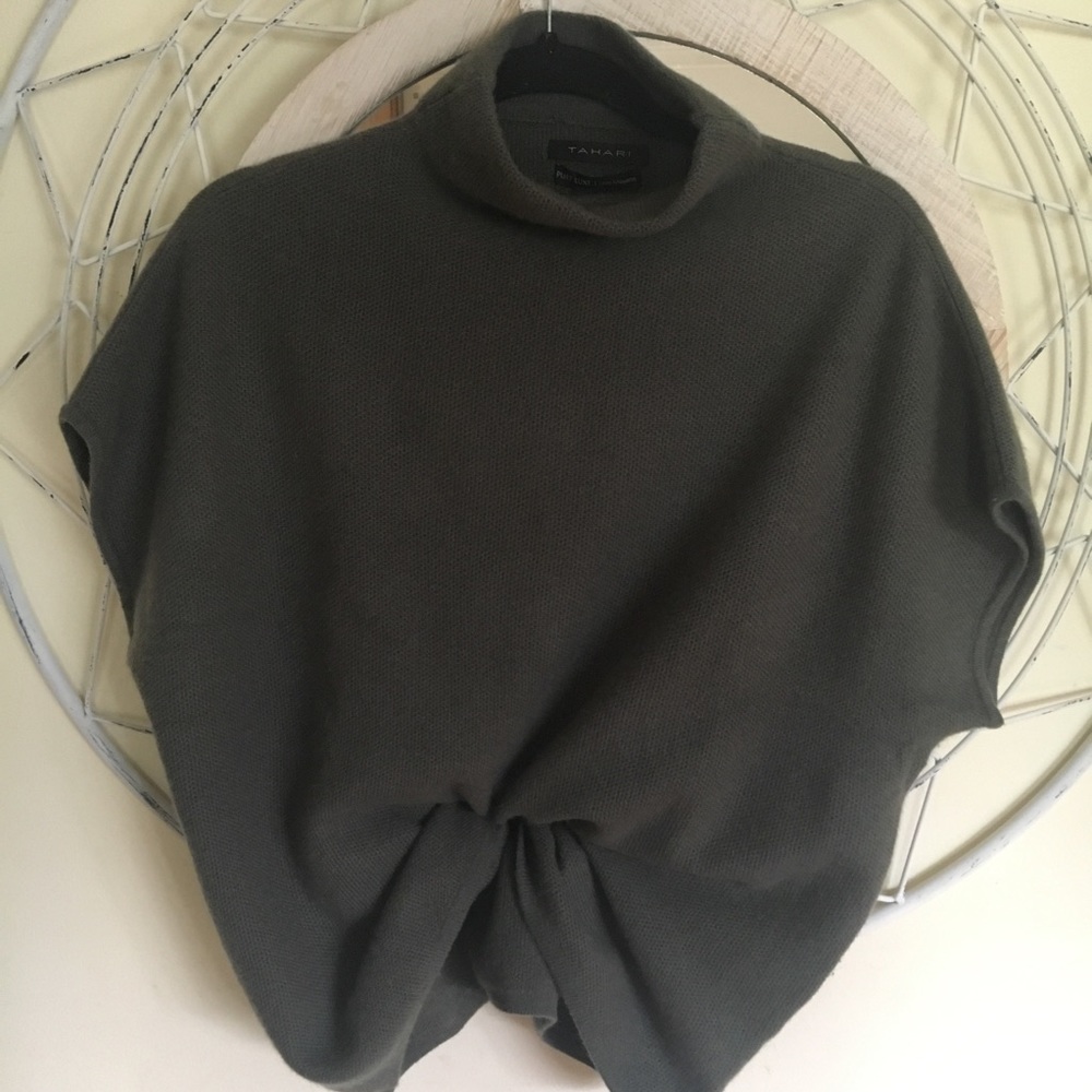 TAHARI original Pure LUXE 100% cashmere sweater EC